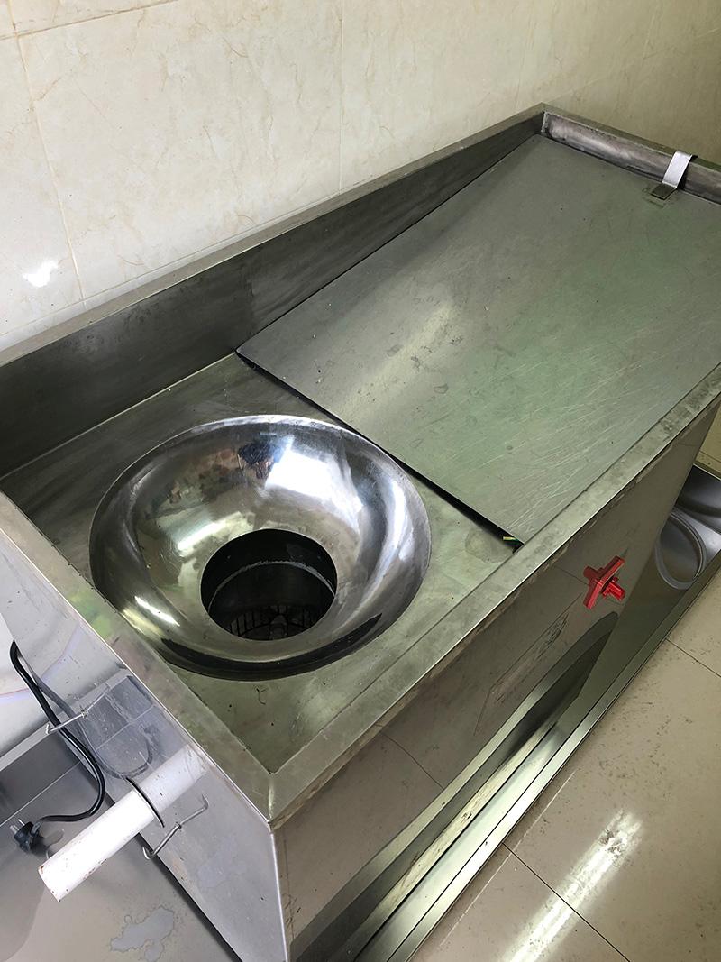 后者联系制造商,将两台厨余垃圾粉碎机安装在小区两座较大的垃圾库房